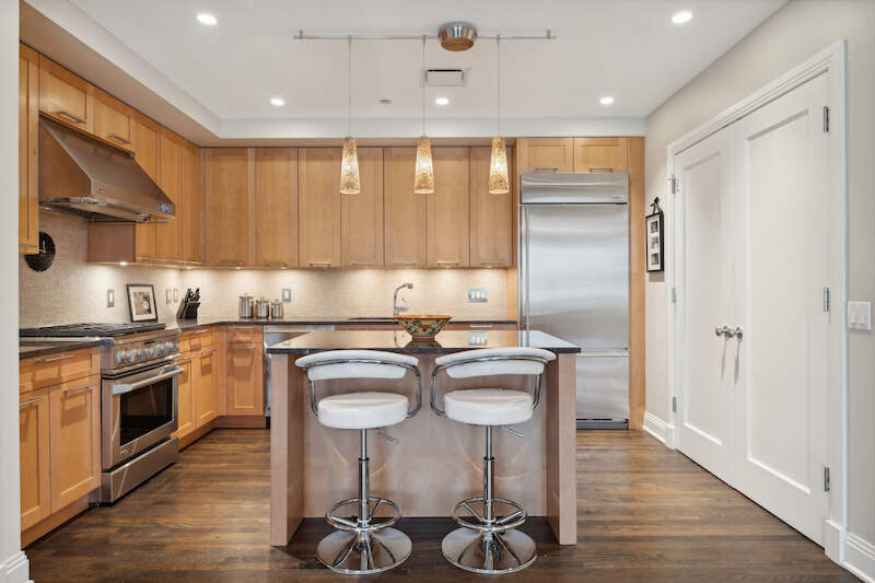 840 N LAKE SHORE Drive Unit: 202