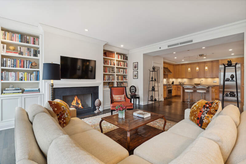 840 N LAKE SHORE Drive Unit: 202