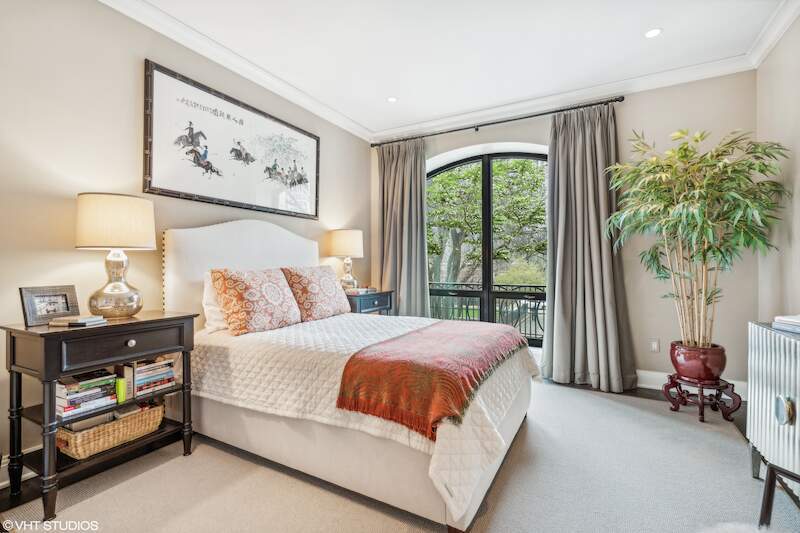 840 N LAKE SHORE Drive Unit: 202