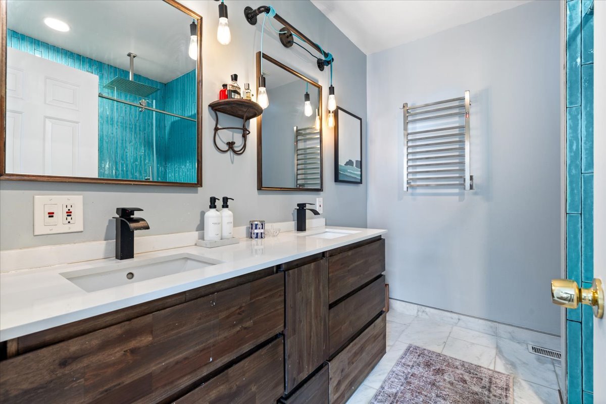 2121 W DIVISION Street Unit: 1