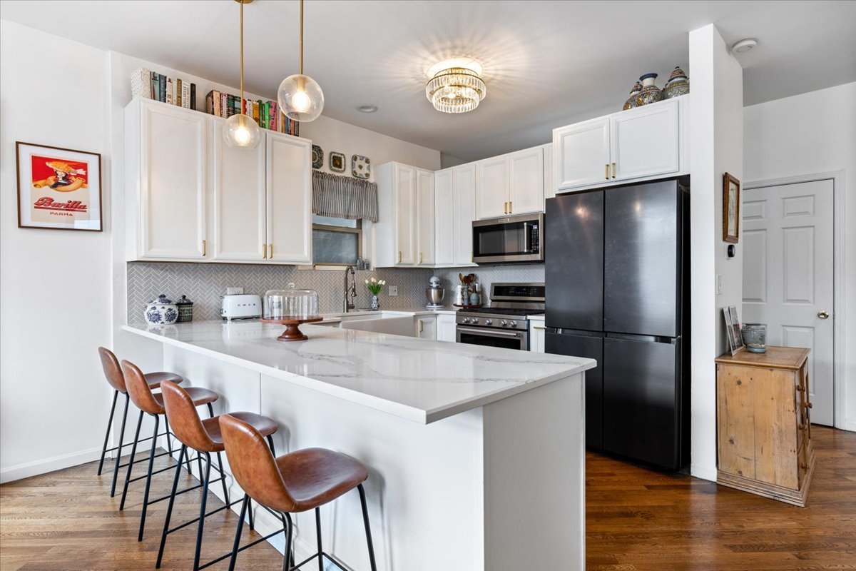 2121 W DIVISION Street Unit: 1