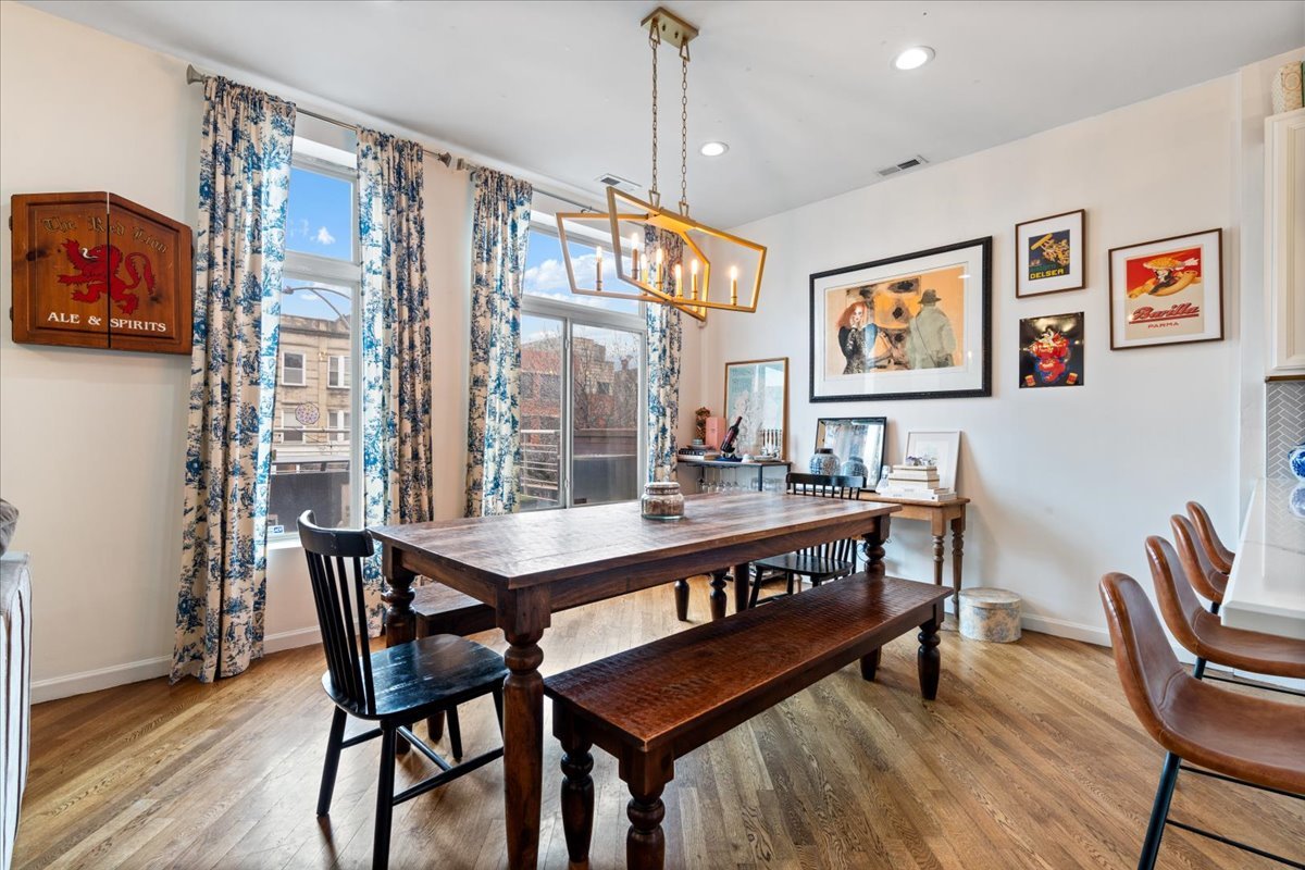 2121 W DIVISION Street Unit: 1