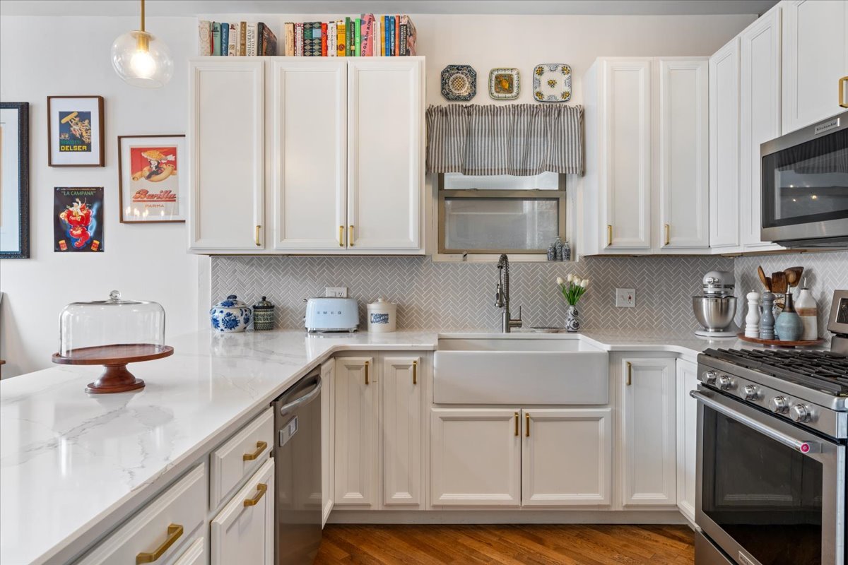 2121 W DIVISION Street Unit: 1