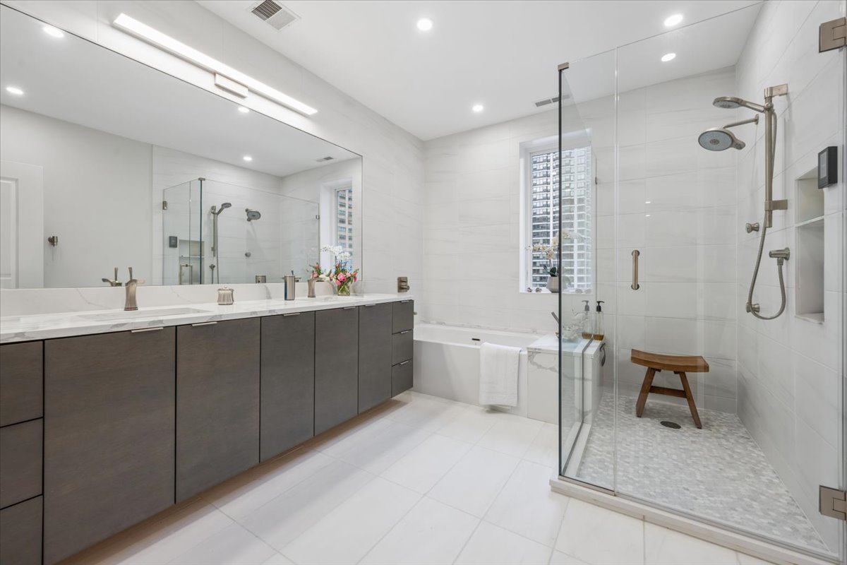 55 E Erie Street Unit: SH-D
