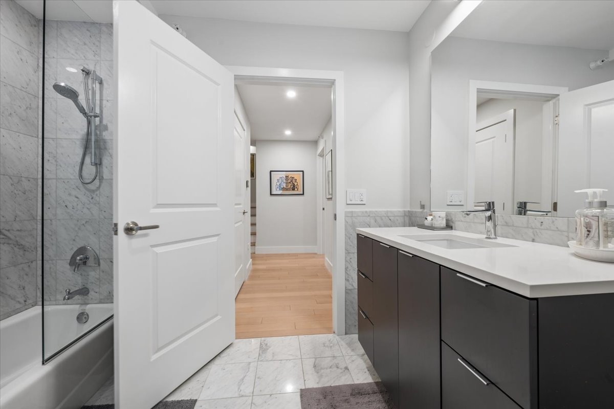 55 E Erie Street Unit: SH-D