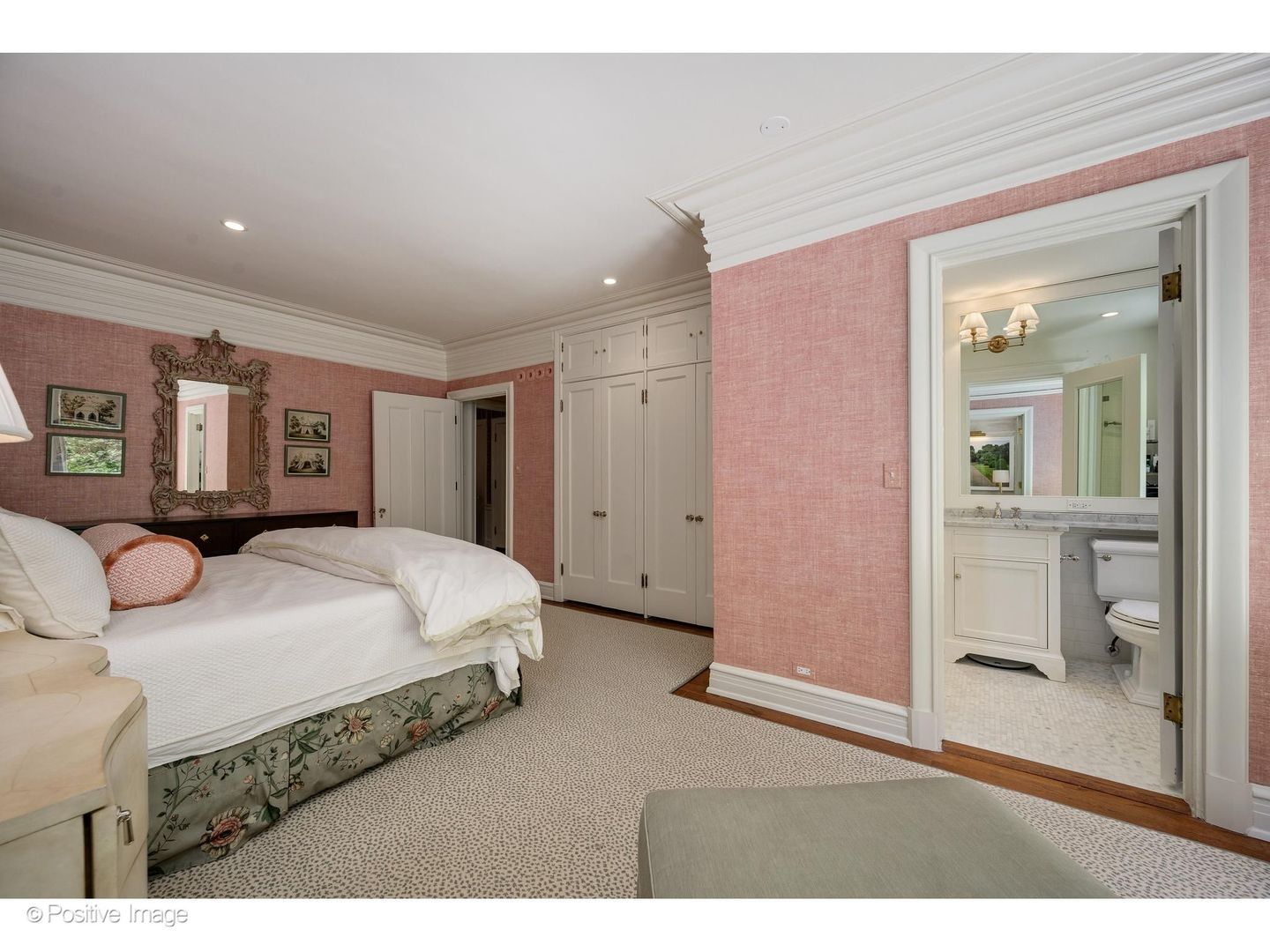 230 E Delaware Place Unit: 4W