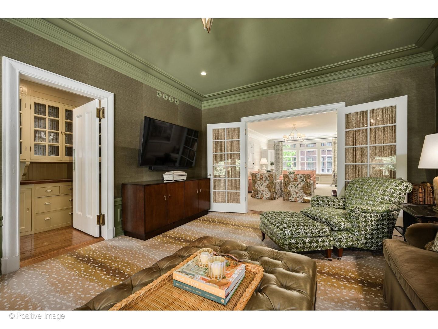 230 E Delaware Place Unit: 4W