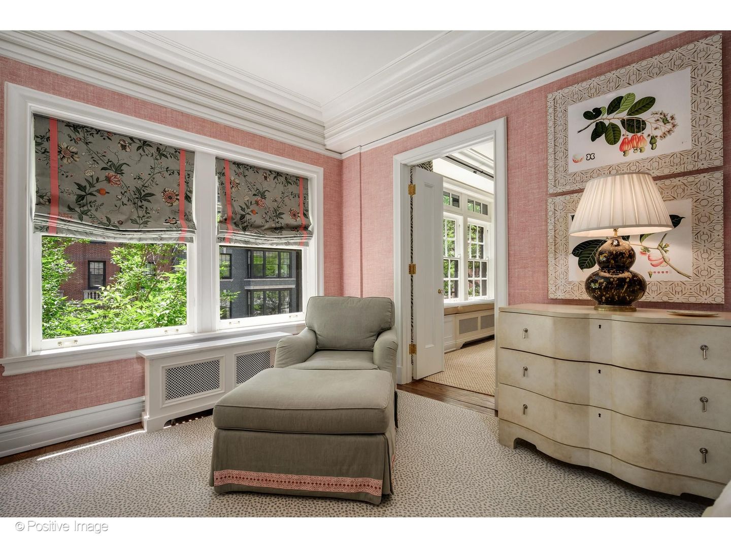 230 E Delaware Place Unit: 4W