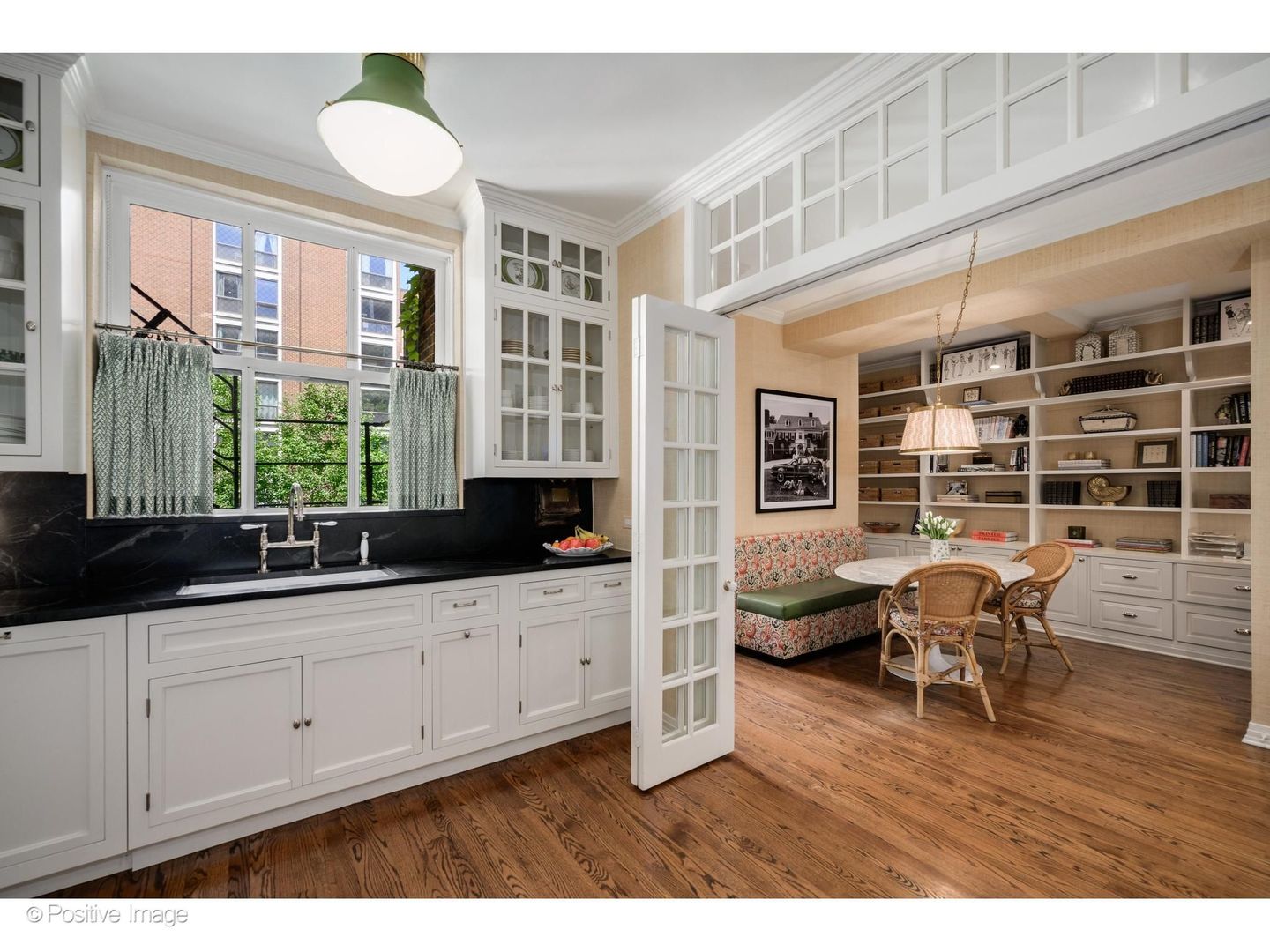 230 E Delaware Place Unit: 4W