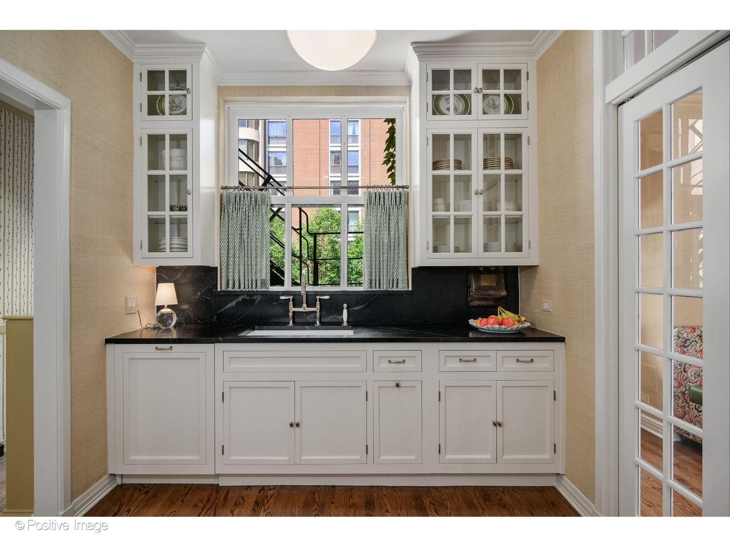 230 E Delaware Place Unit: 4W