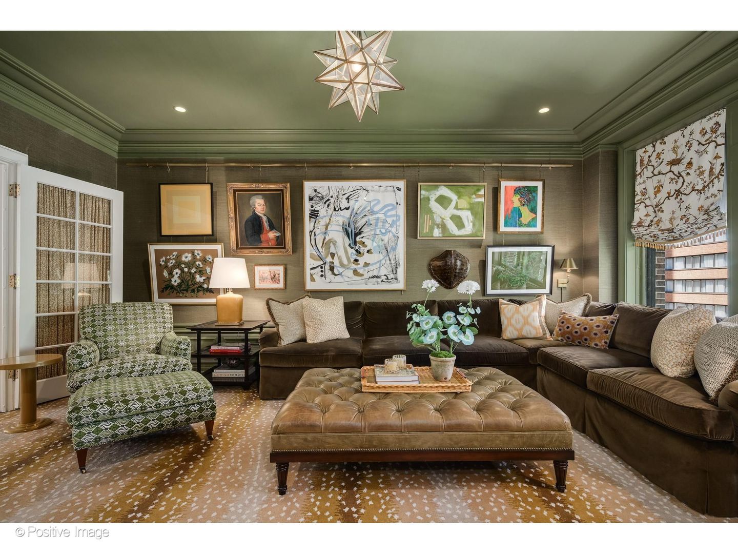 230 E Delaware Place Unit: 4W
