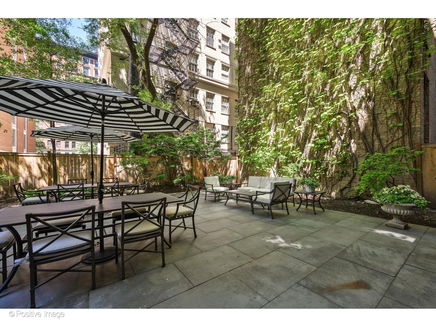 230 E Delaware Place Unit: 4W