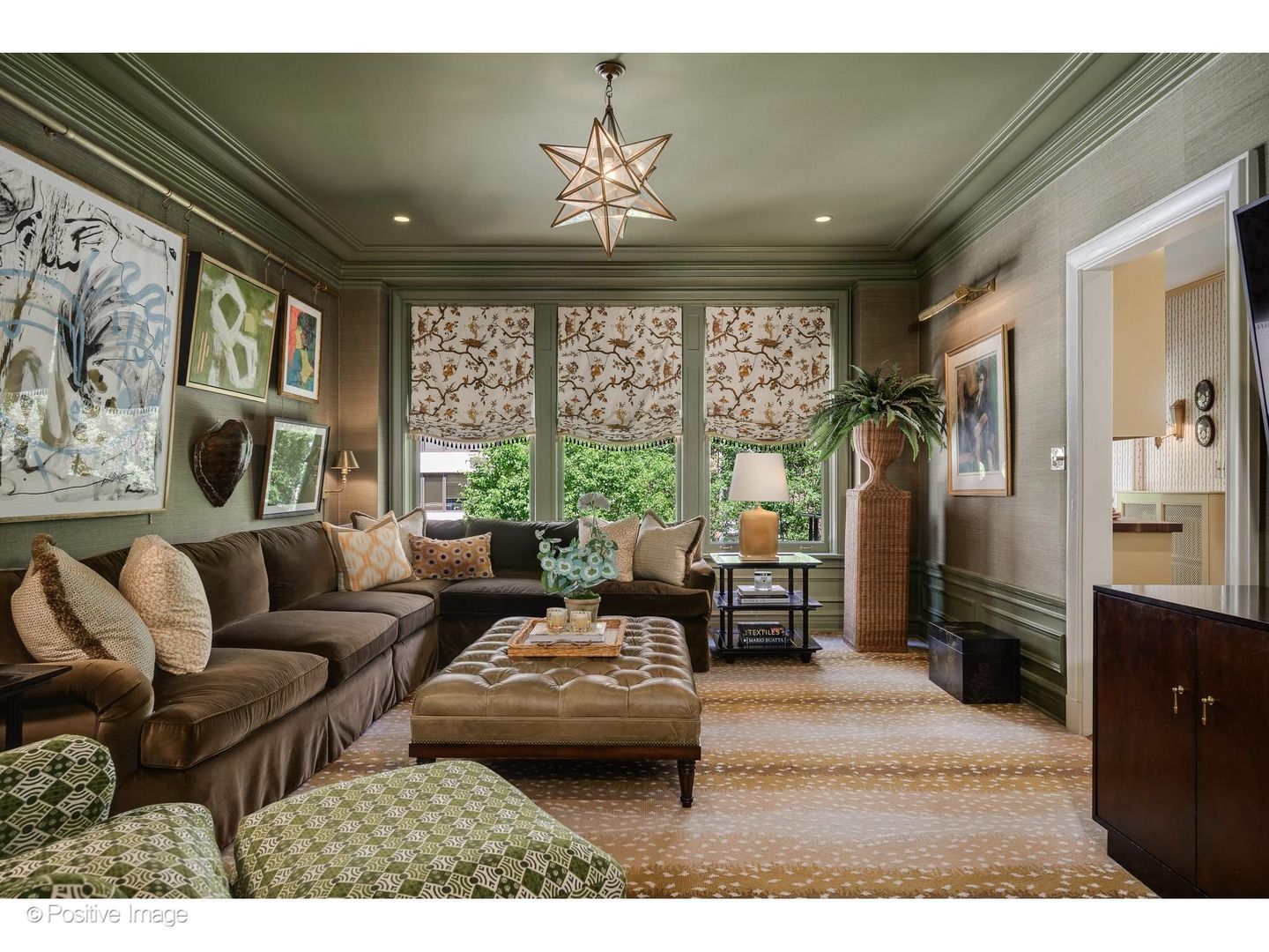 230 E Delaware Place Unit: 4W