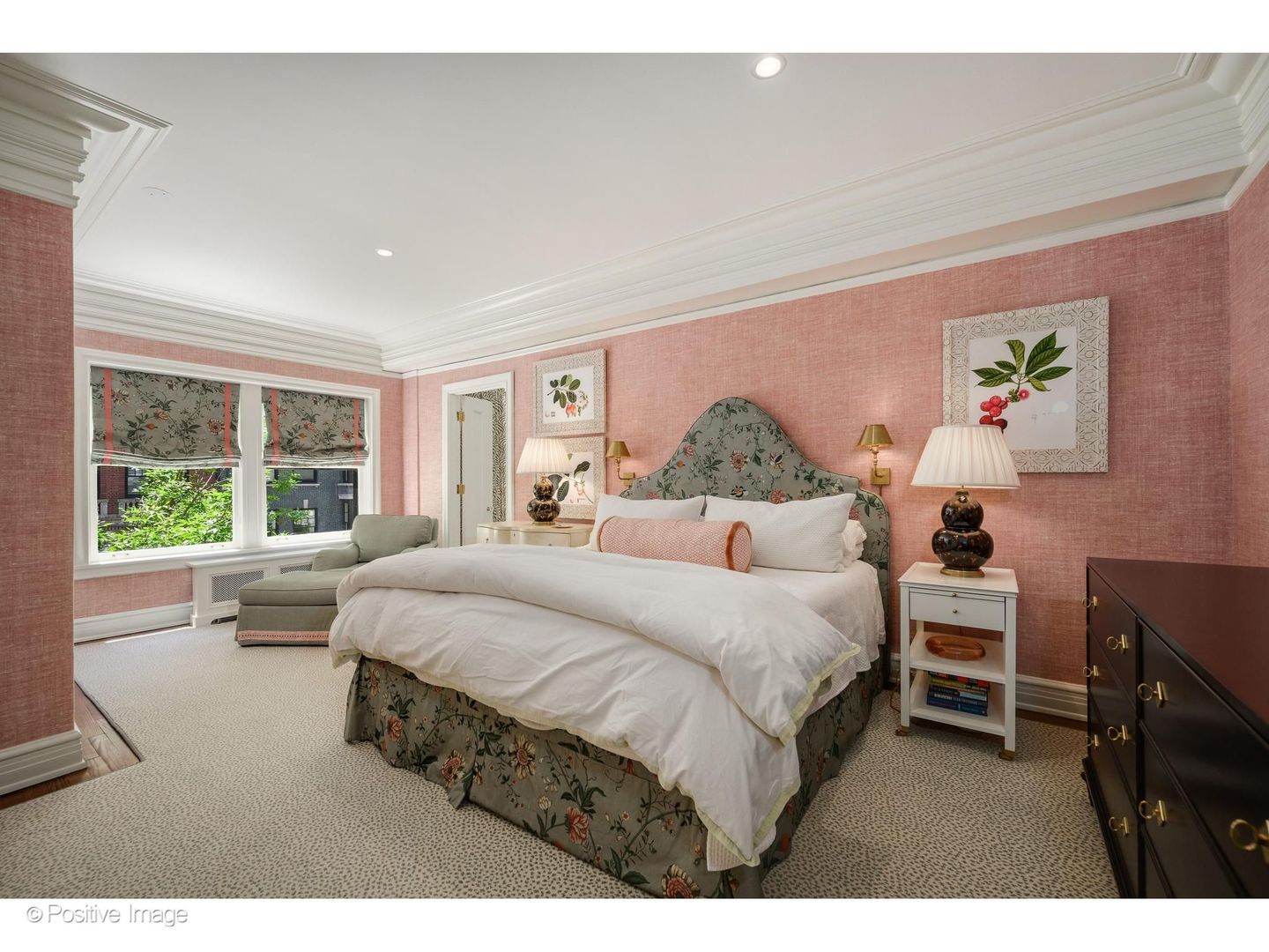 230 E Delaware Place Unit: 4W