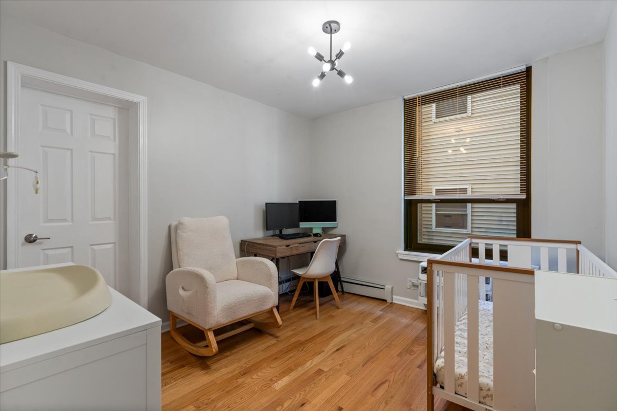 3900 N Pine Grove Avenue Unit: 209