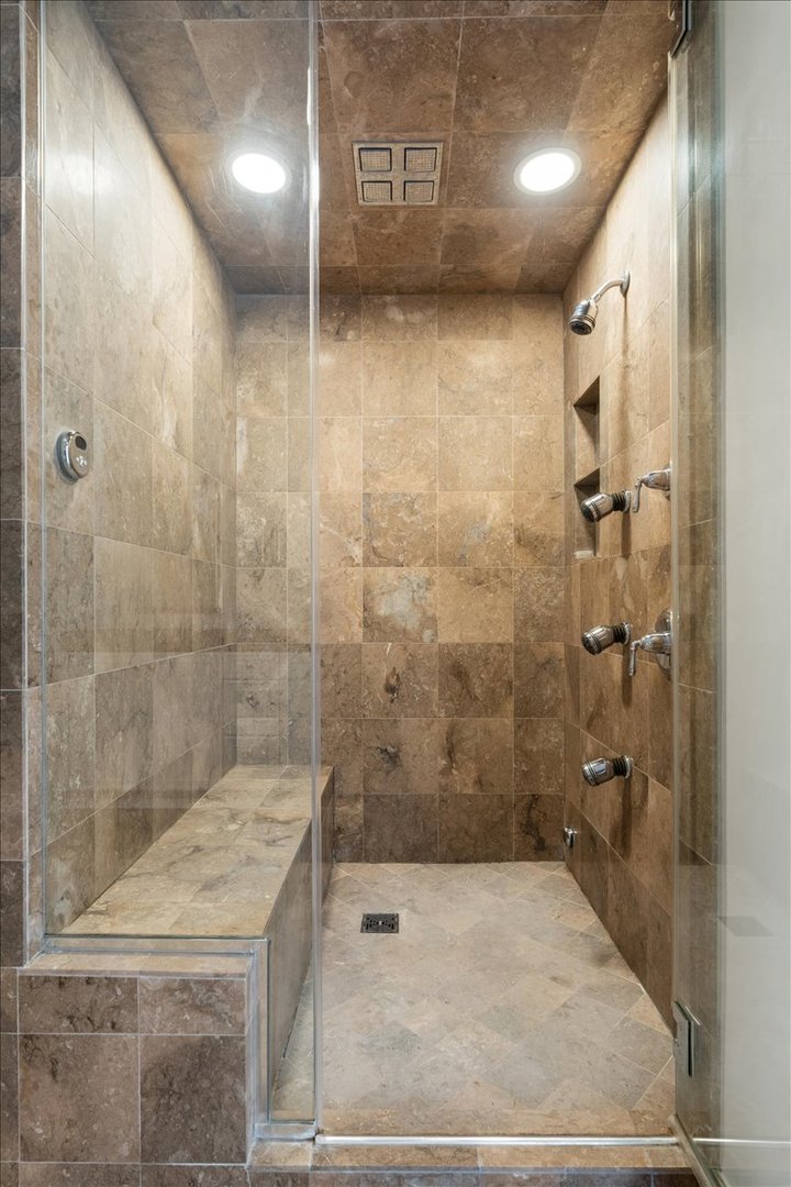 60 E Monroe Street Unit: 6102