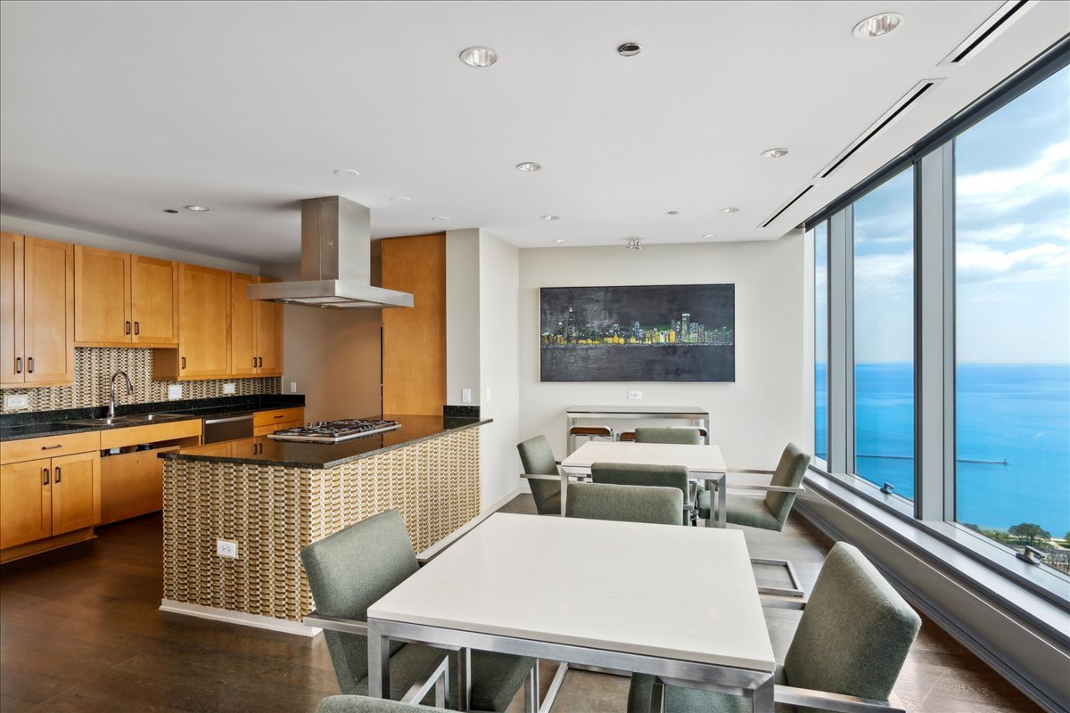 60 E Monroe Street Unit: 6102