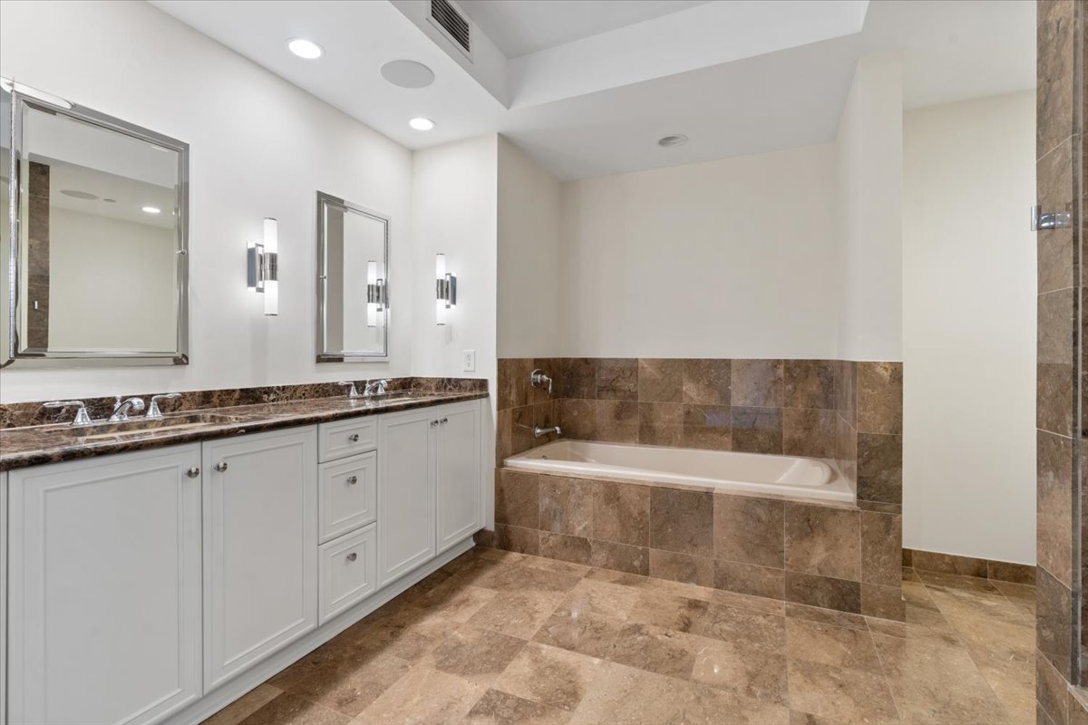60 E Monroe Street Unit: 6102