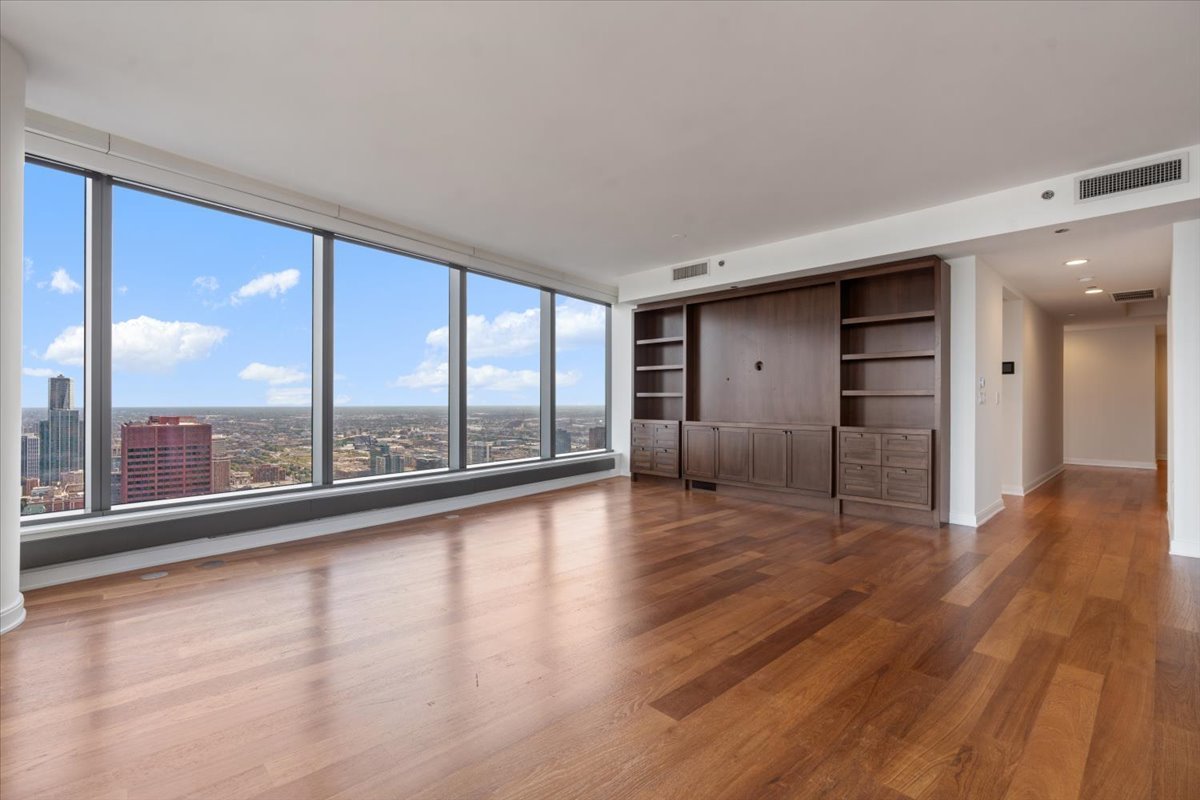 60 E Monroe Street Unit: 6102