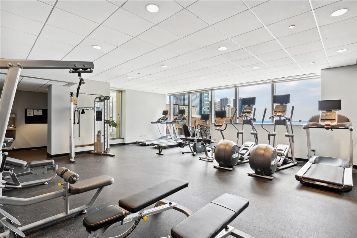 60 E Monroe Street Unit: 6102