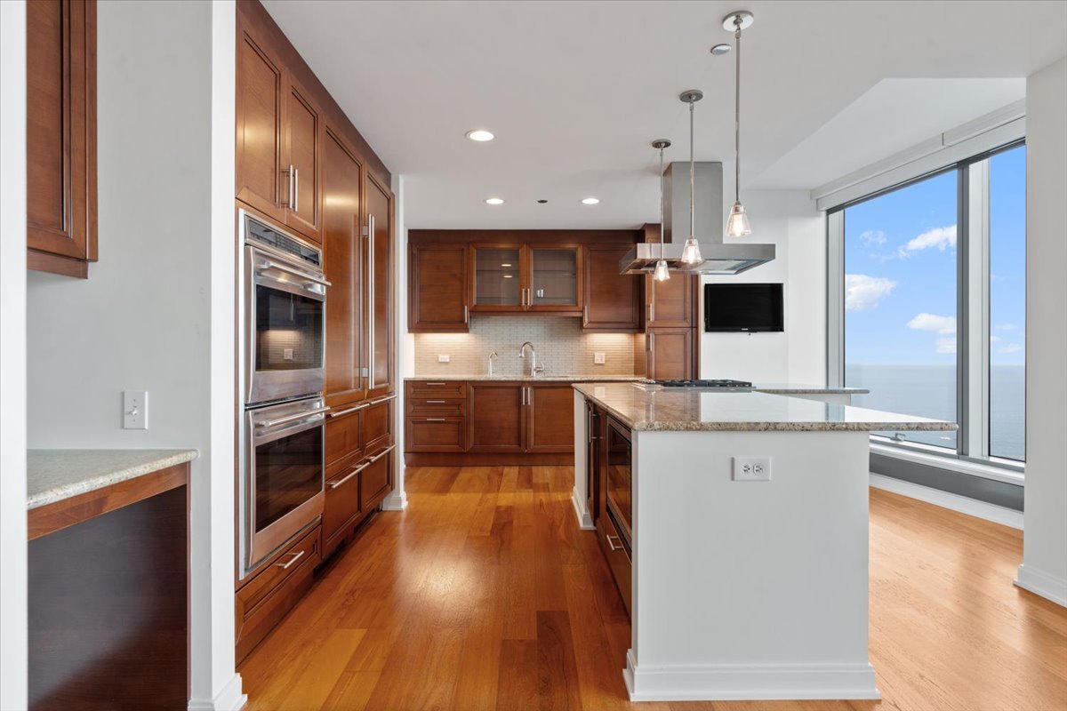 60 E Monroe Street Unit: 6102