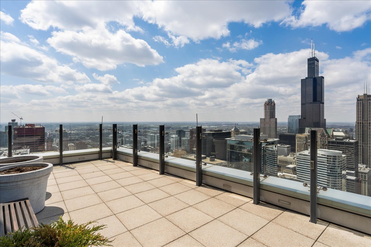 60 E Monroe Street Unit: 6102