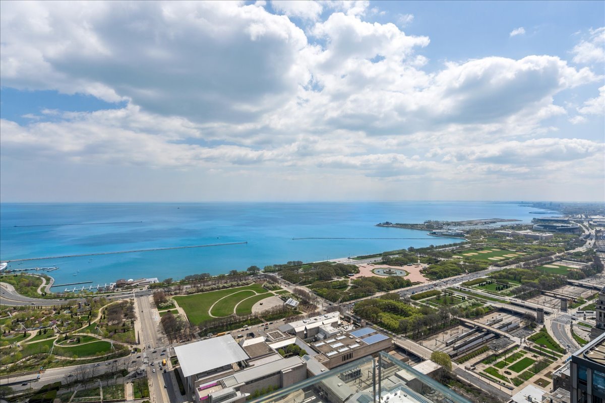 60 E Monroe Street Unit: 6102