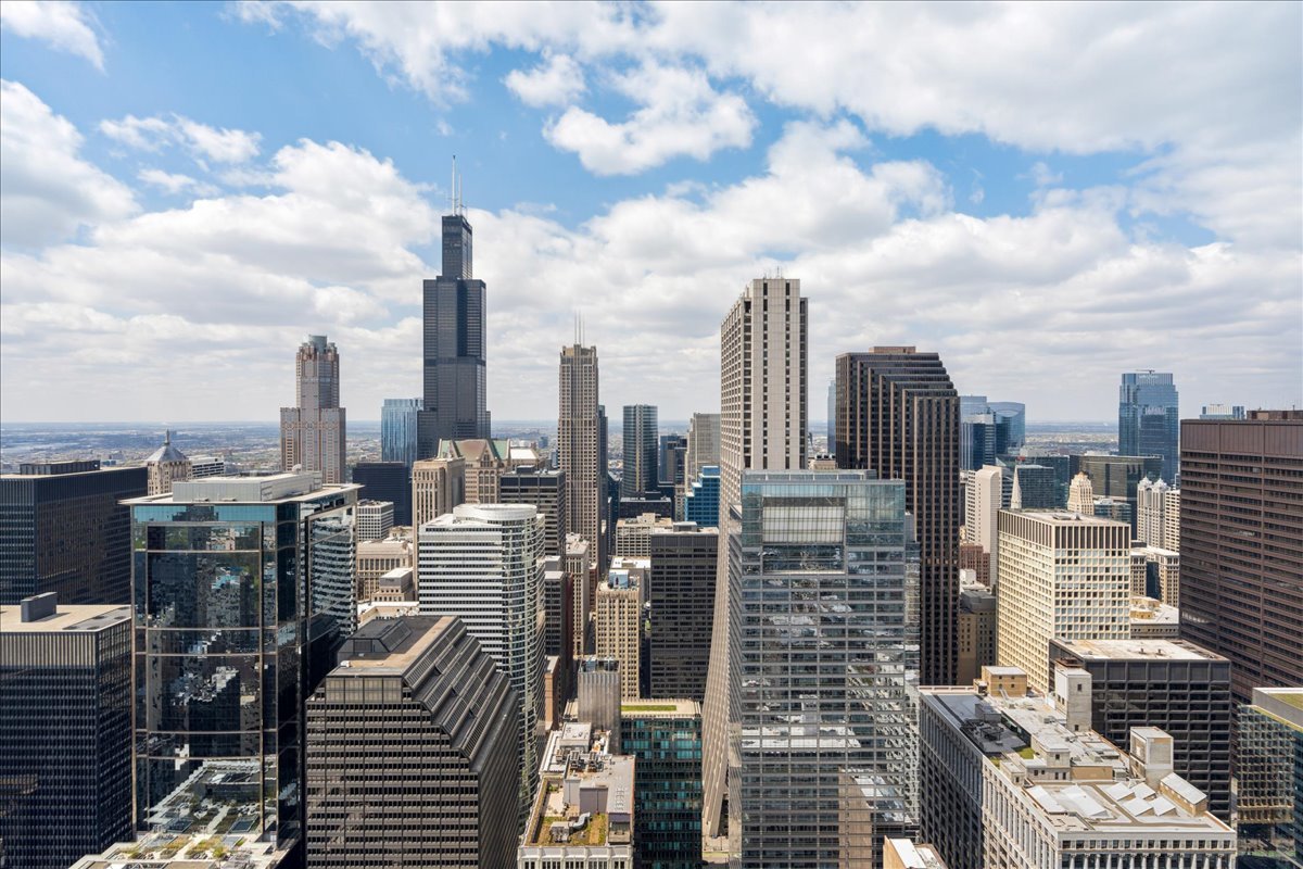 60 E Monroe Street Unit: 6102