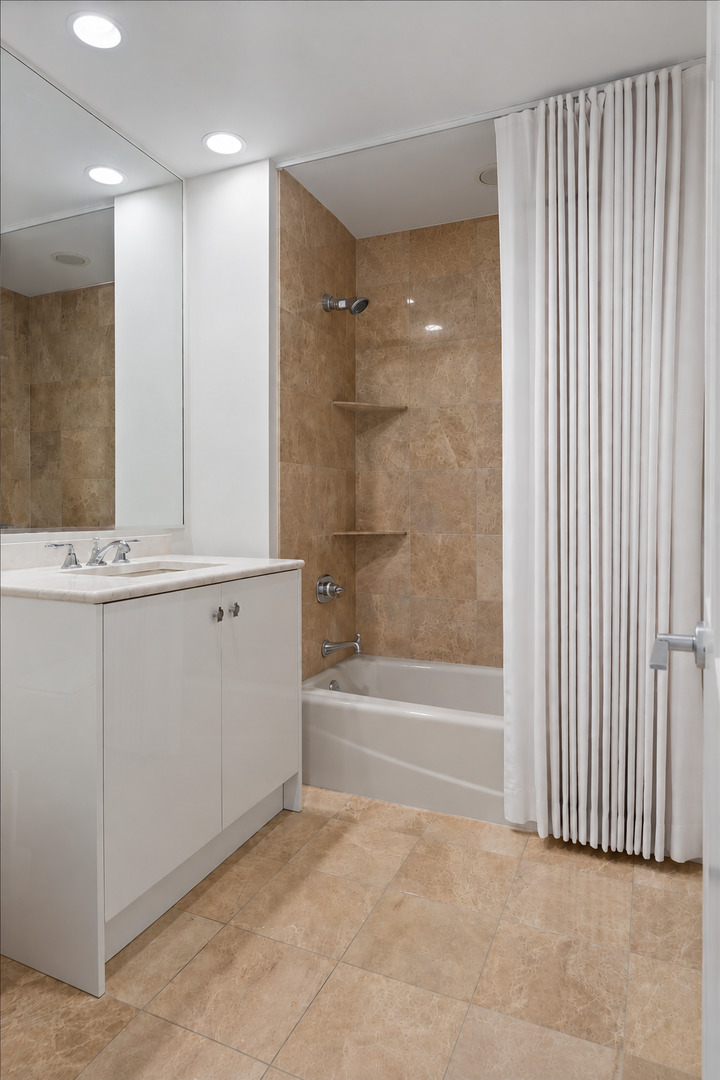 60 E Monroe Street Unit: 6102