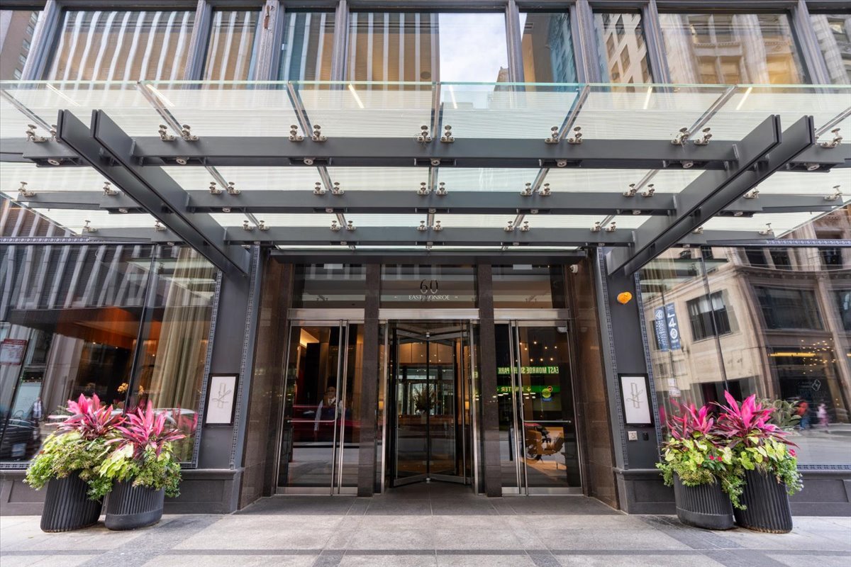 60 E Monroe Street Unit: 6102