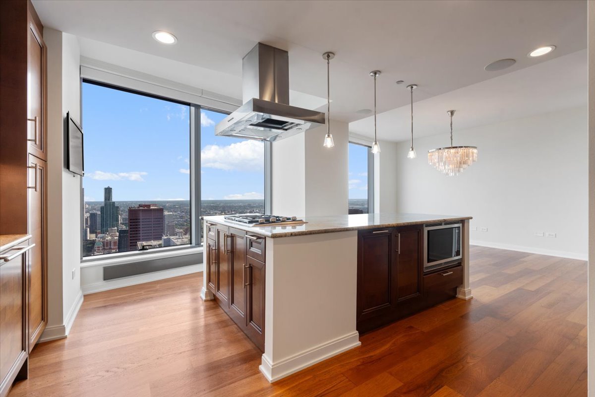 60 E Monroe Street Unit: 6102