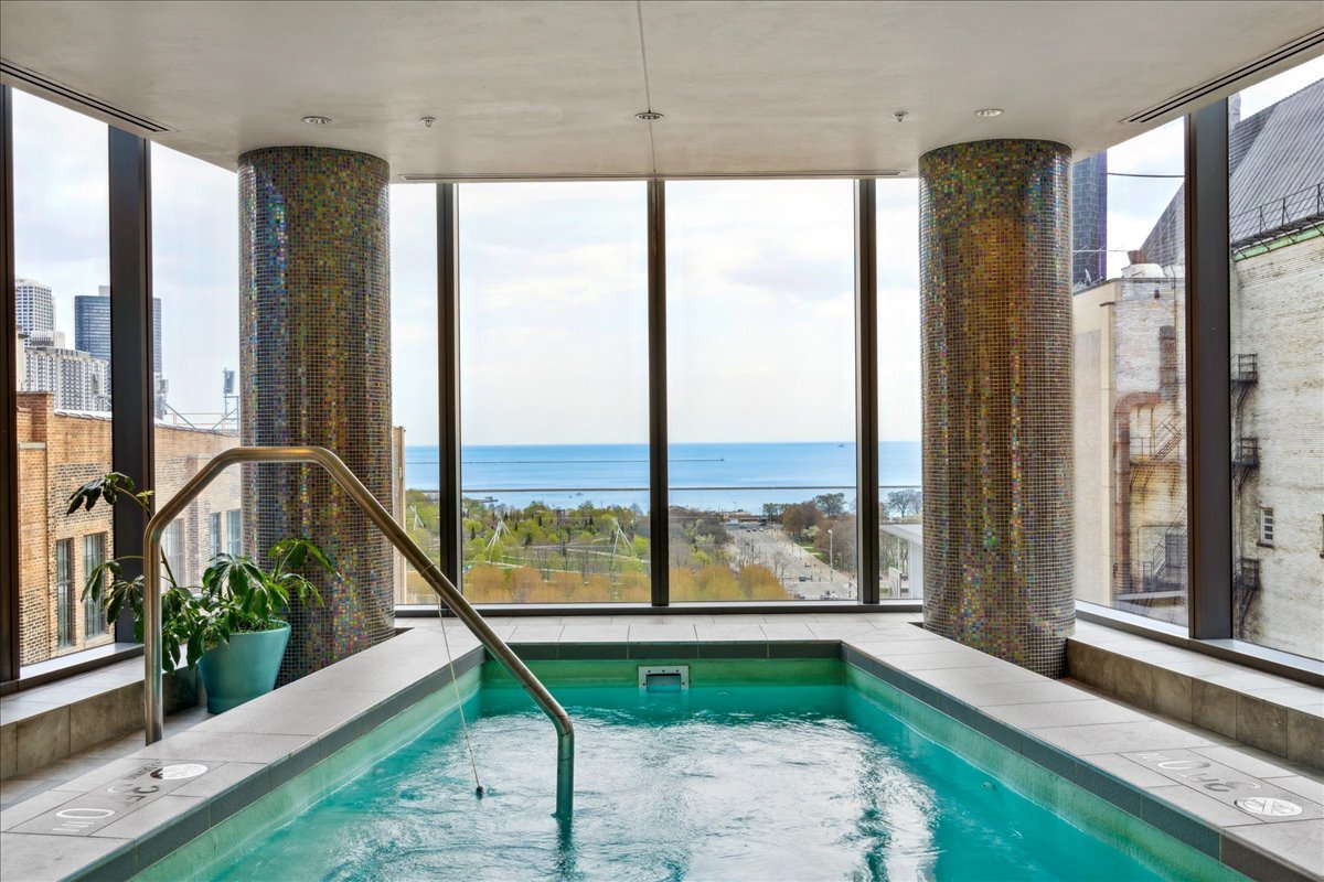 60 E Monroe Street Unit: 6102