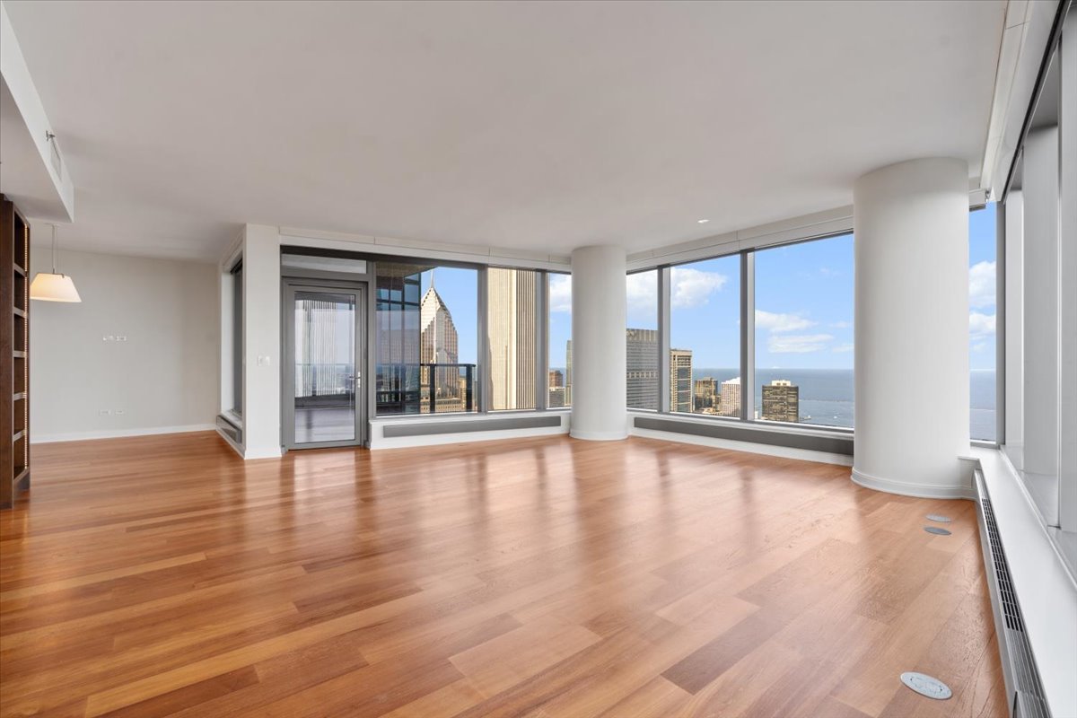 60 E Monroe Street Unit: 6102