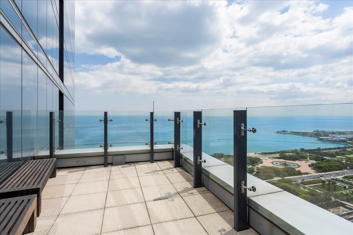 60 E Monroe Street Unit: 6102