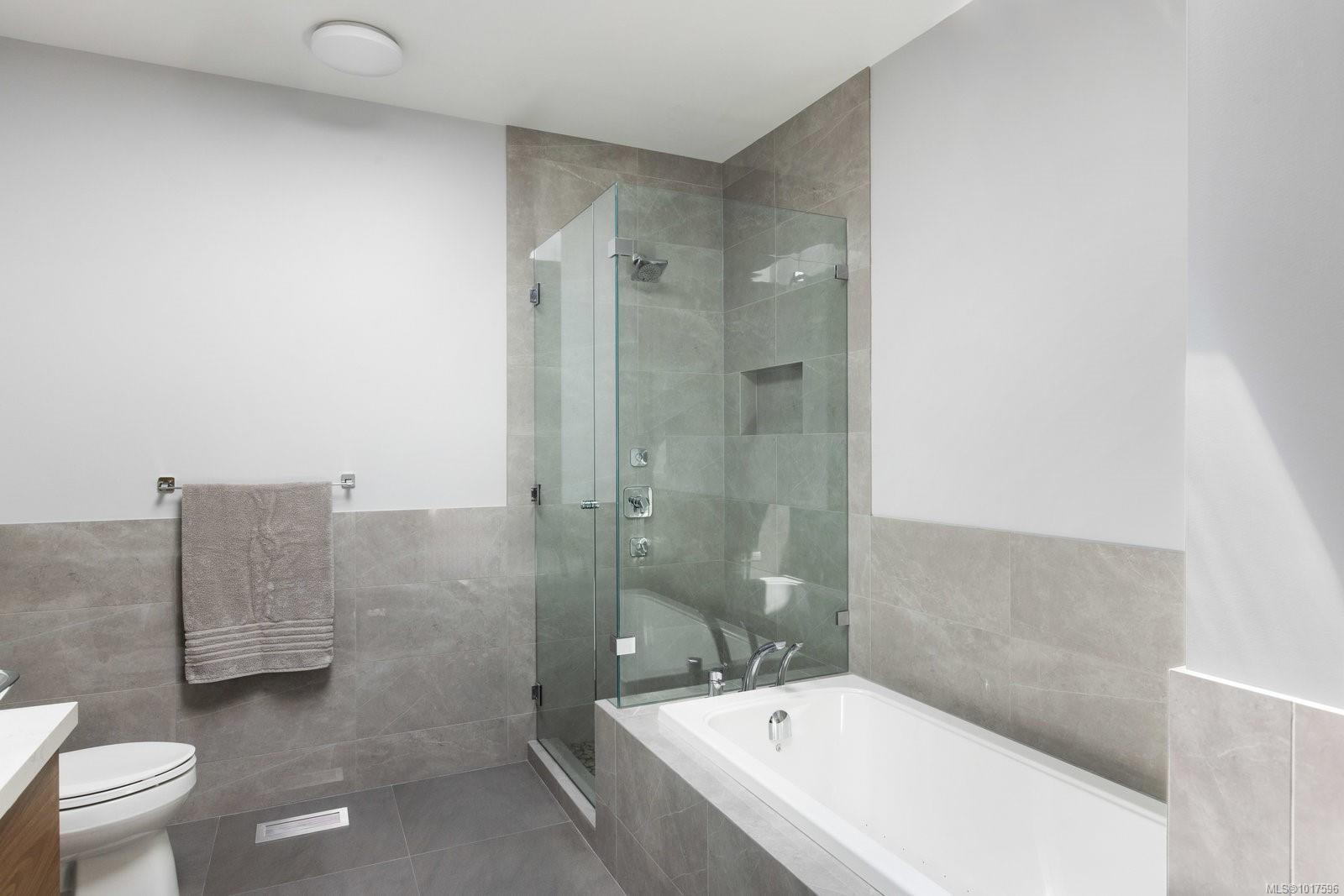 942 Boulderwood Rise # 14, Saanich Unit: 14