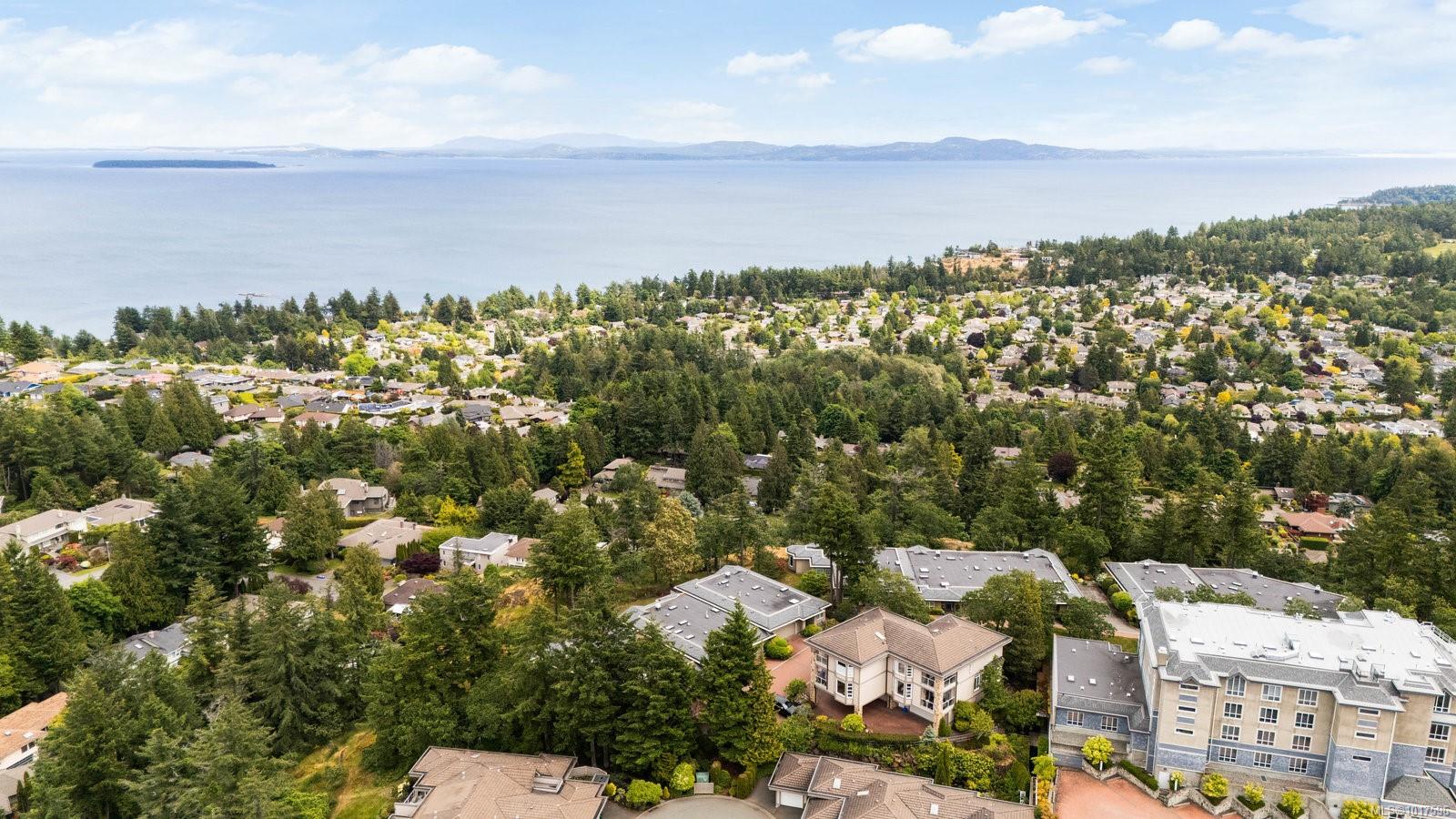 942 Boulderwood Rise # 14, Saanich Unit: 14