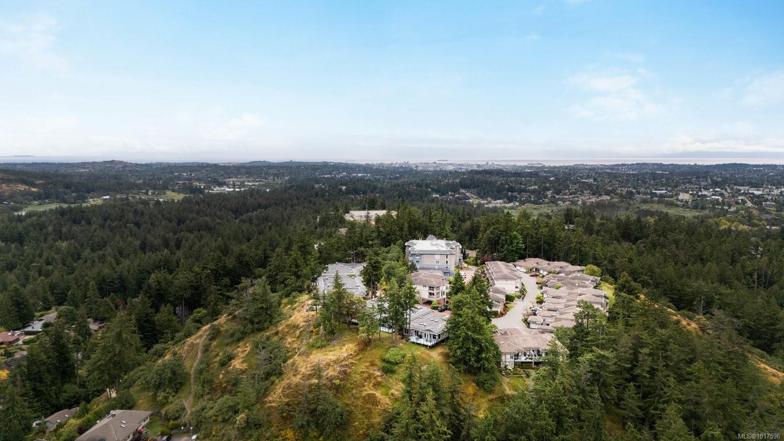942 Boulderwood Rise # 14, Saanich Unit: 14
