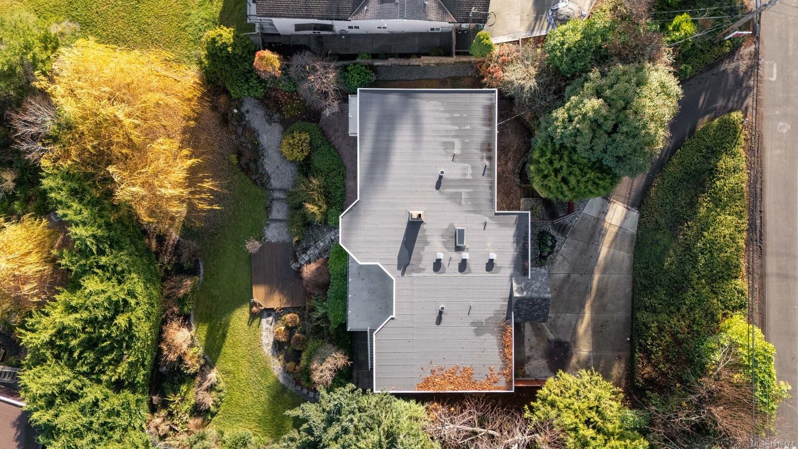 5055 Lochside Dr, Saanich