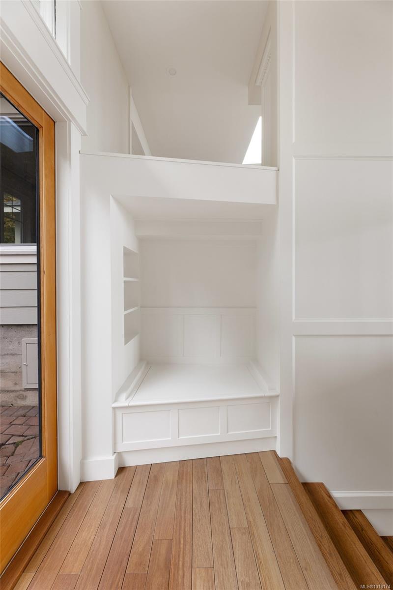 5055 Lochside Dr, Saanich