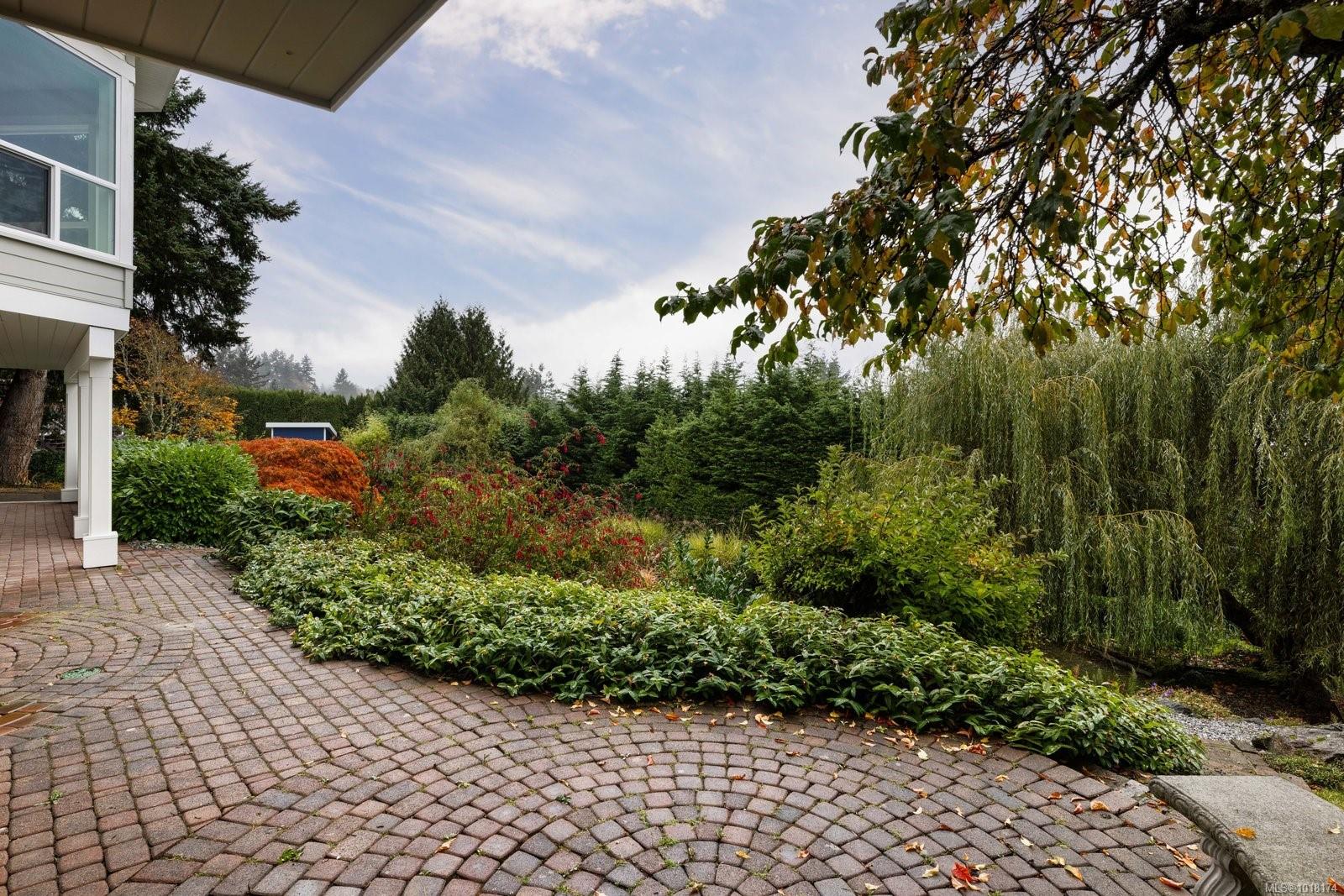 5055 Lochside Dr, Saanich