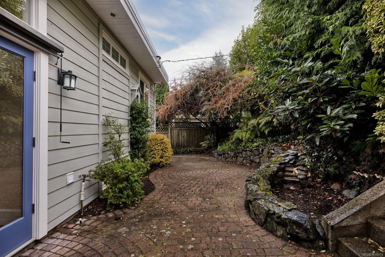 5055 Lochside Dr, Saanich