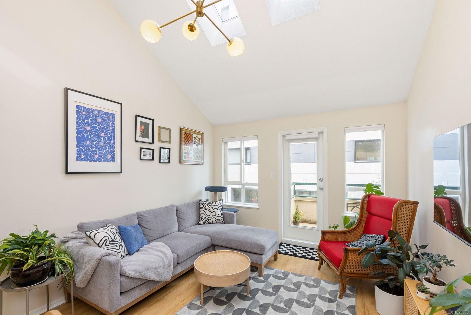 1015 Johnson St # 402