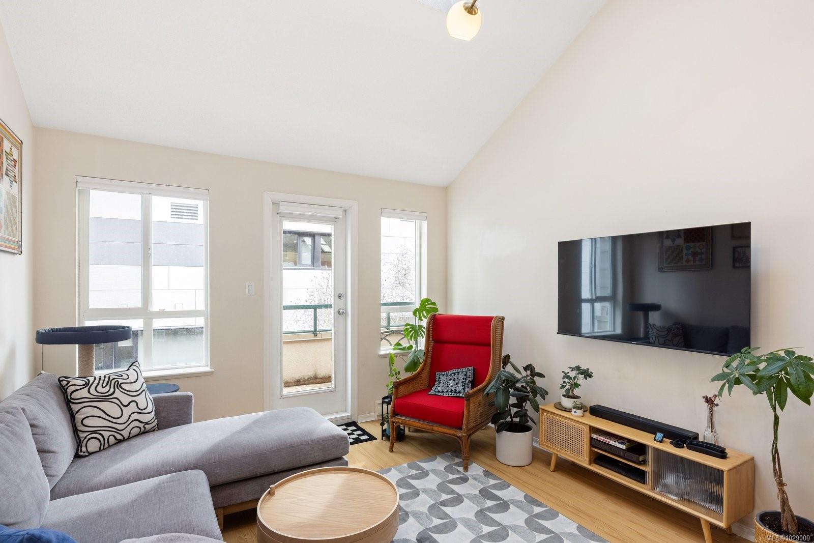 1015 Johnson St # 402