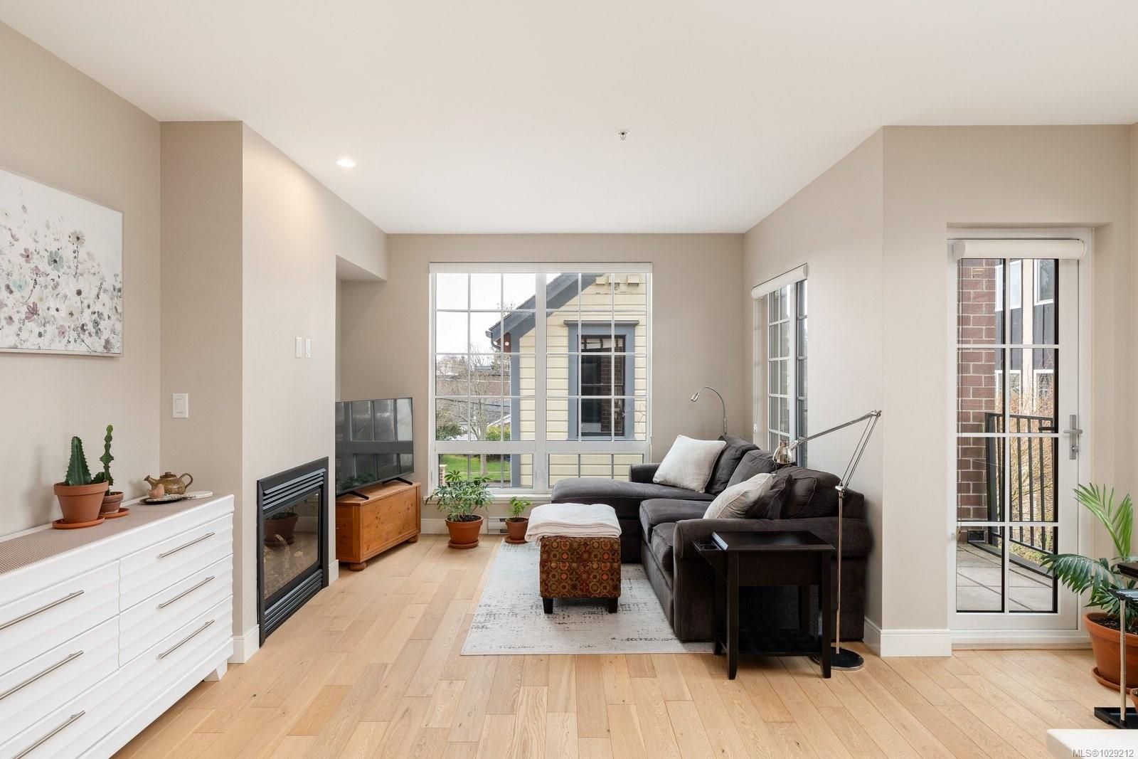 1011 Burdett Ave # 204