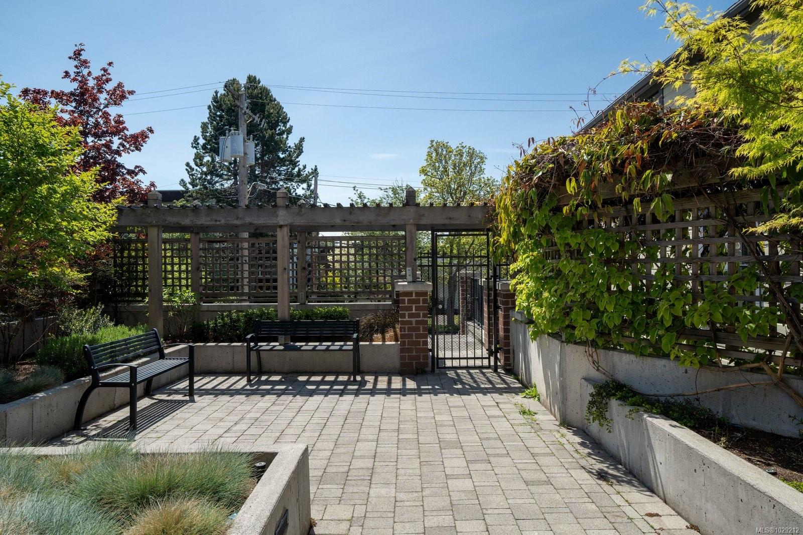 1011 Burdett Ave # 204