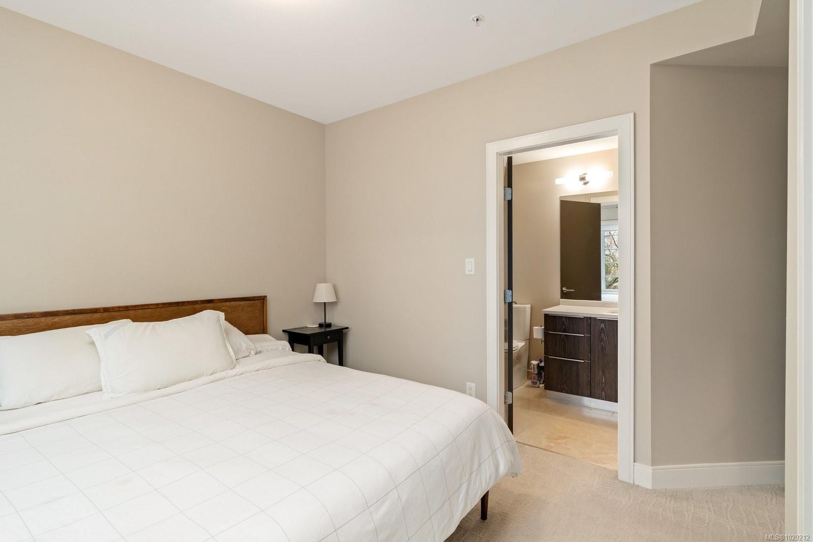 1011 Burdett Ave # 204