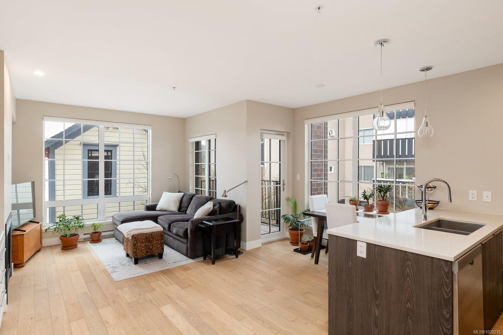 1011 Burdett Ave # 204