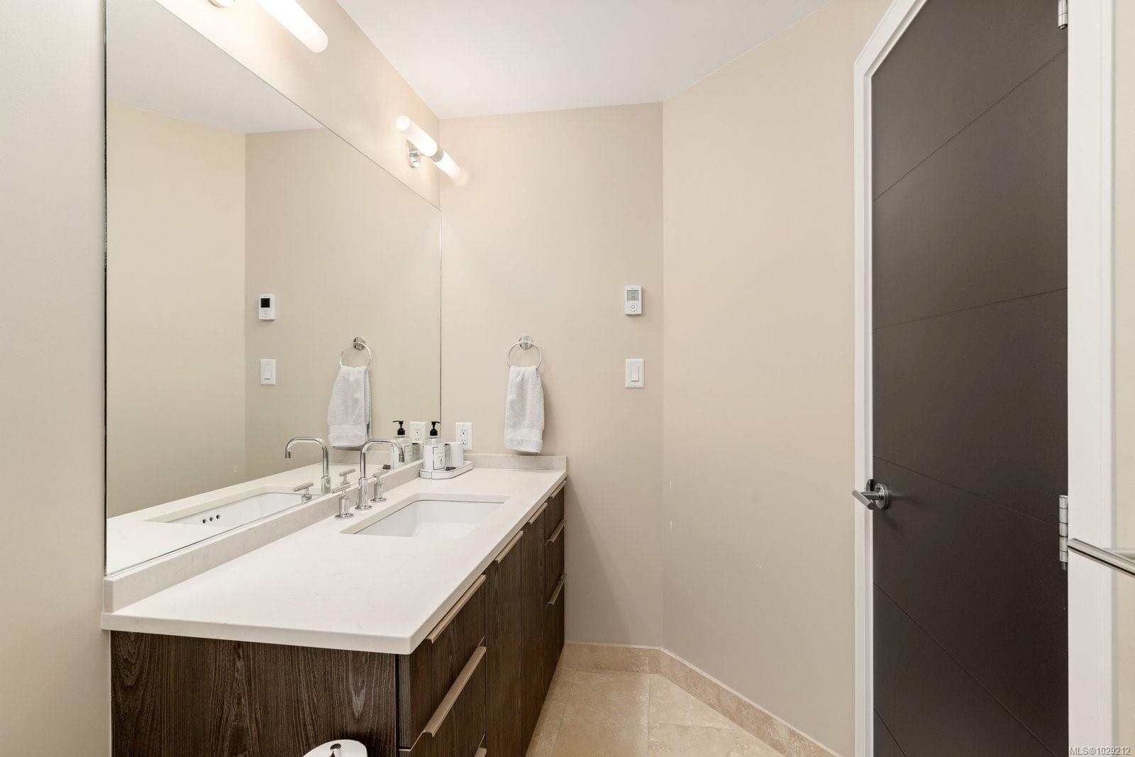 1011 Burdett Ave # 204