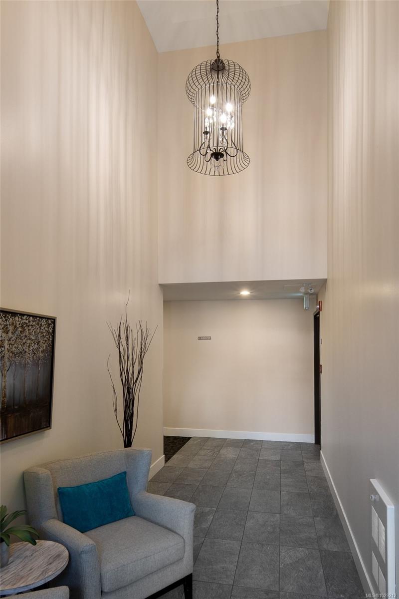 1011 Burdett Ave # 204