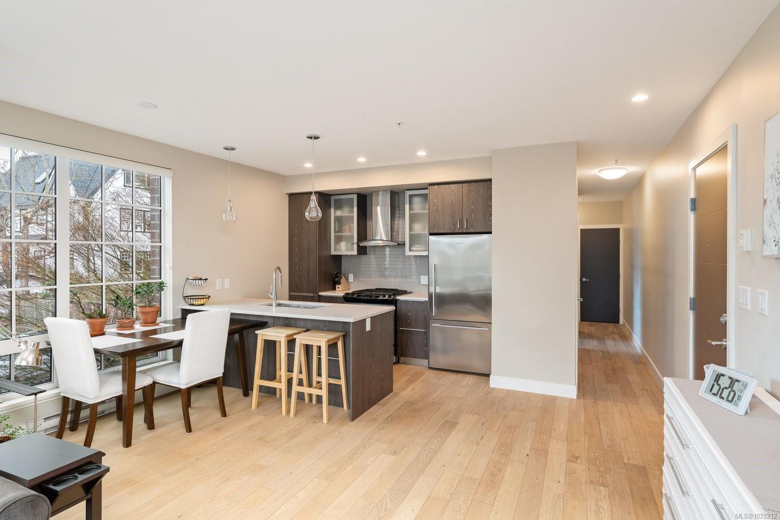 1011 Burdett Ave # 204